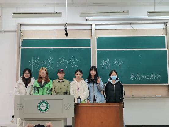 獲獎隊伍代表合影留念