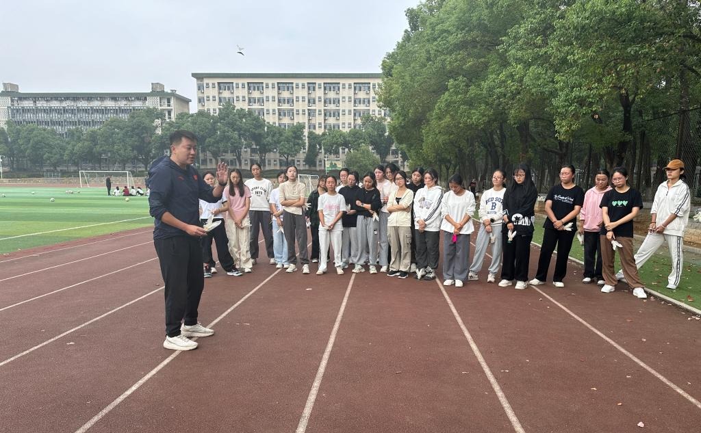 三全育人 · 微光｜第七屆教學先進個人體育學院金寧副教授：亮一盞育人明燈，續終身體育薪火