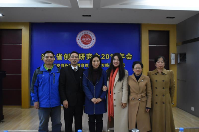 我校與會代表與賀會長（左二）合影